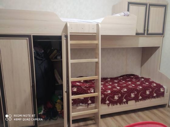 Двухэтажную детскую кровать