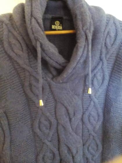 Продается мужской теплый свитер