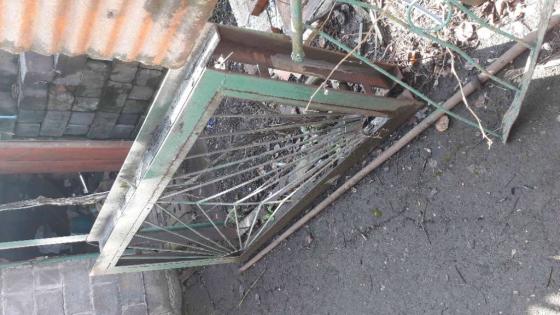 Продам металлическое окно из настоящего металла