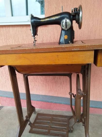 Продам швейную машинку ПМЗ им Калинина 48-52
