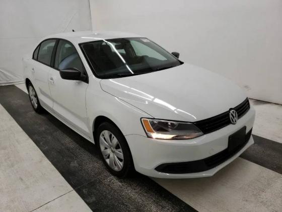 Надежный Volkswagen Jetta 2014 за 7000$