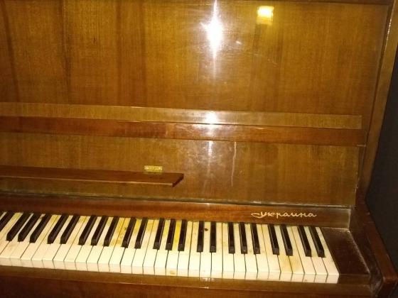 Продам пианино фортепиано Украина б/у самовывоз Харьков холодная гора цена 500 т.0669684974