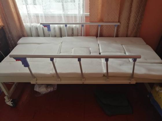 Медичне ліжко для реабілітації
