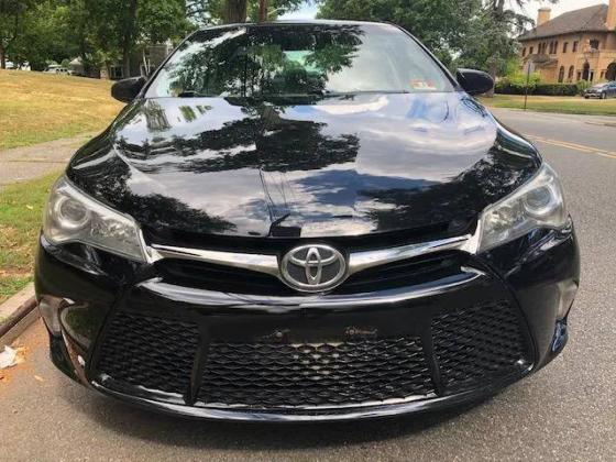 Toyota Camry SE – премиальный атлет