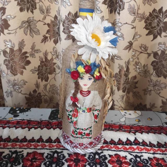 Декоративні пляшки в українському стилі
