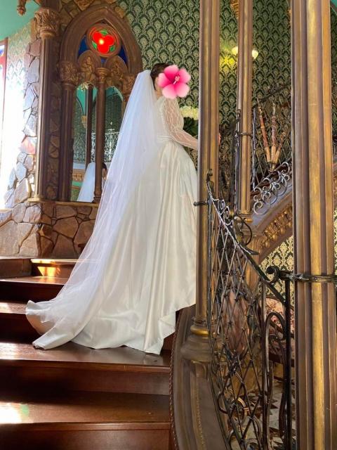 Атласное Свадебное платье со шлейфом
