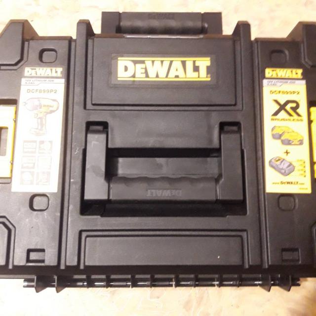 Гайковерта новый DEWALT 899P2