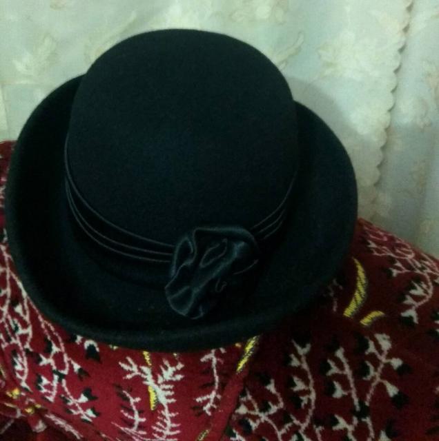 Жіночий фетровий, чорний капелюх