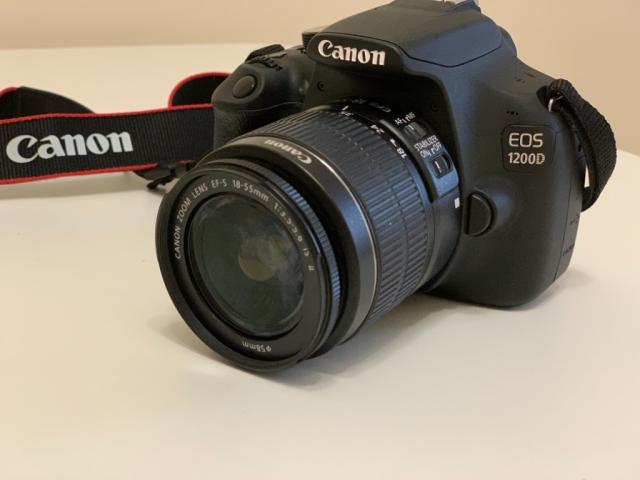 Фотоапарат Canon EOS 1200