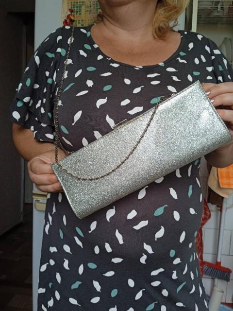 Новая женская сумочка серебристого цвета  ремешок - цепочка.