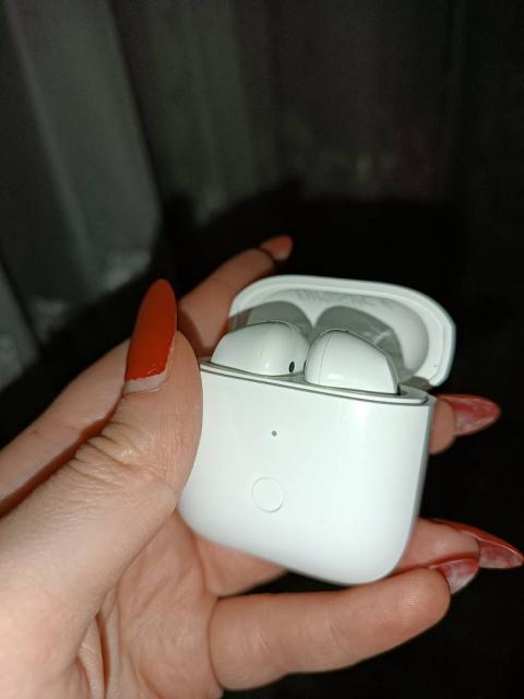 Продаються бездротові навушники Redmi Buds 3 в дуже хорошому стані