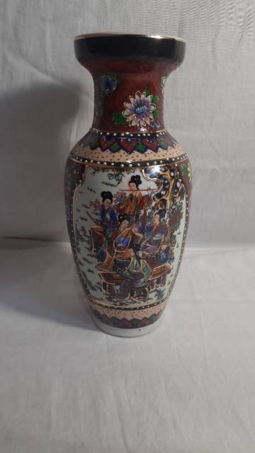 Фарфоровая ваза, роспись ручной работы. Китайский мотив