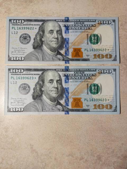 100 Доларові банкноти