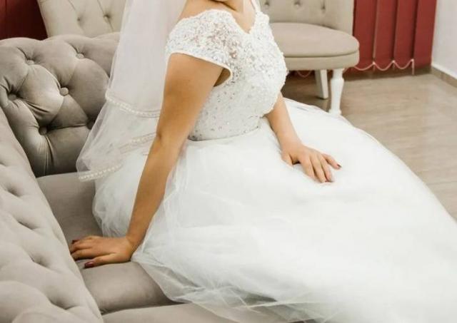 Продаться свадебное платье