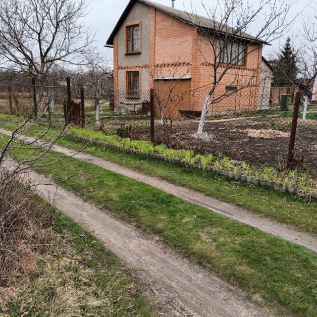 Продається дача на Вороніна (вул. Ромашкова) із садком та доглянутою земельною ділянкою