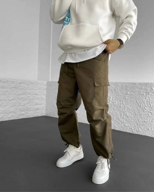 В начаності нові штани, колір хакі, 26розмір М. Матеріал: бавовна 99%, стрейч 1%. Не підійшли за розміром.