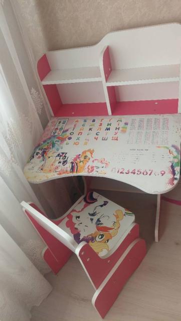 Стіл і стілець для дітей дошкільного та шкільного віку