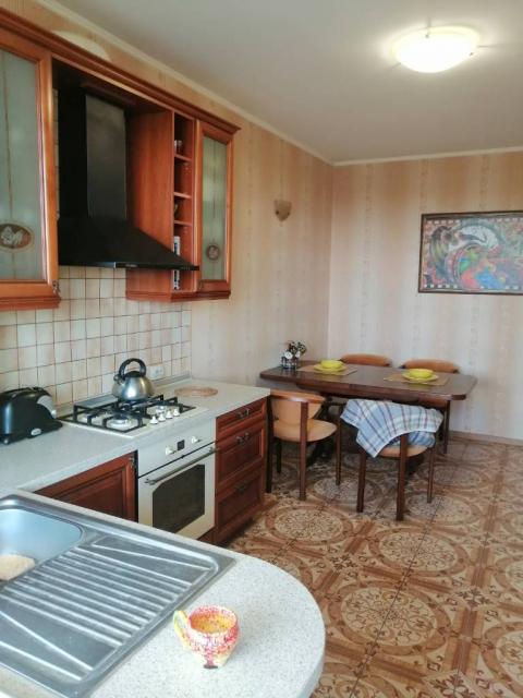 2-х кімнатна квартира з ремонтом в новому будинку в спальному районі центральної частини м. Чернігова 