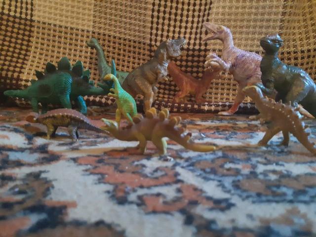 Динозавры из прочного материала
