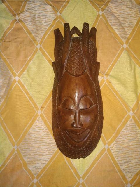 Африканская маска-идол.