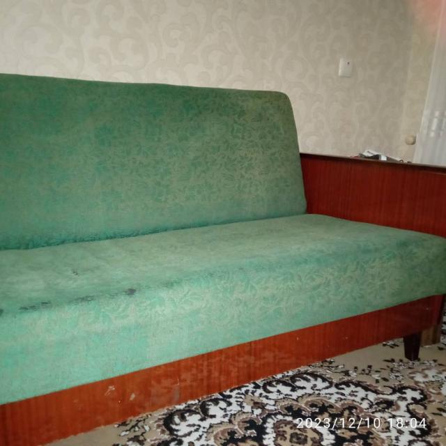 Хороший старий диван