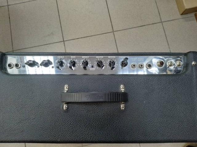 Fender-Deluxe amplifier
