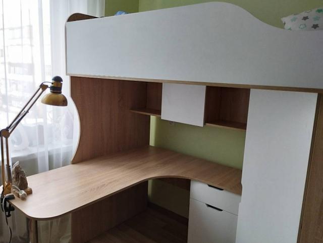 Дитяча мебель зі шафою та ліжком та сходинками