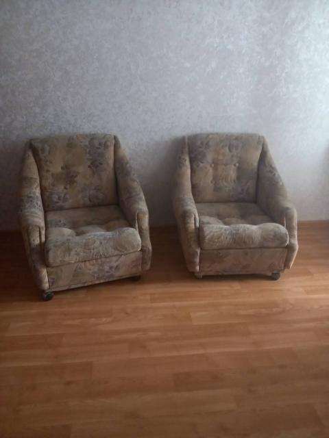 Два кресла для комнат
