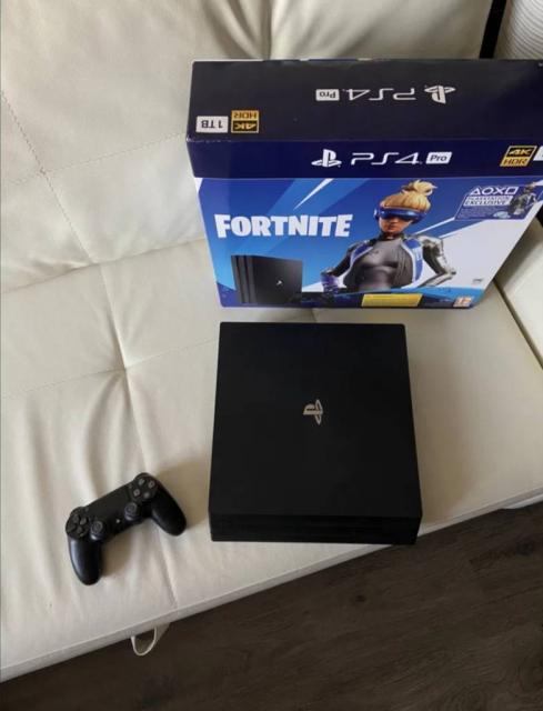 Продам Sony PlayStation 4pro 1Tb