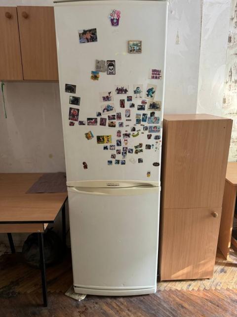 Гарний холодильник LG