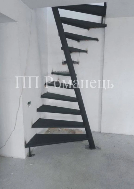 Виготовлення гвинтових сходів з нахиленою віссю у Львові