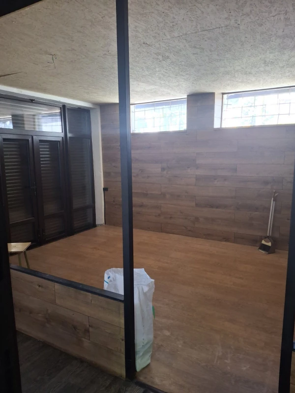 Комерційна нерухомість – 86 м², Кременец — 4/15