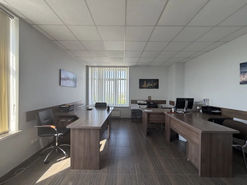 Комерційна нерухомість – 110.73 м²