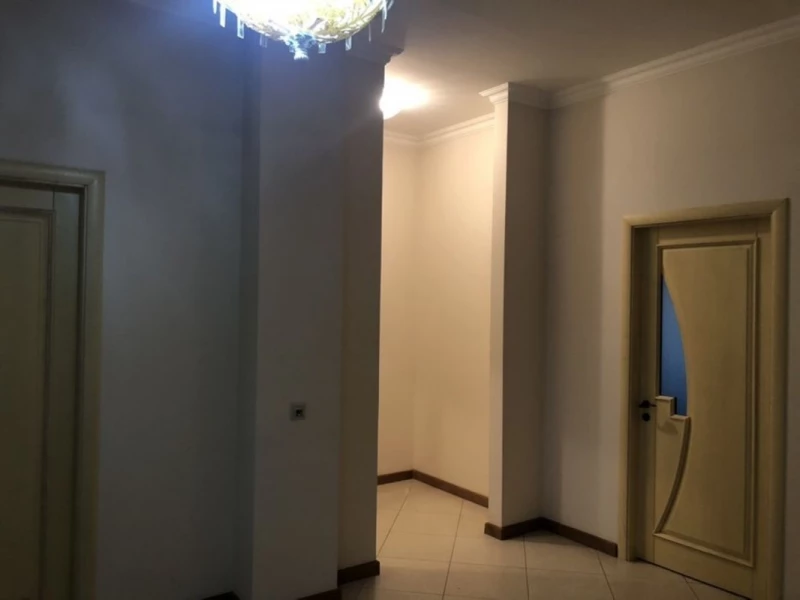 Квартира 4-кімн. продаж Київ, Печерский – 80 м², Київ — 4/5