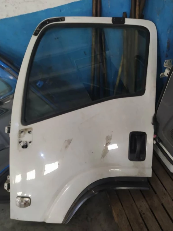 Двері для вантажного автомобіля ISUZU NQR71, NPR75, NMR85, NLR85, NQR90.
