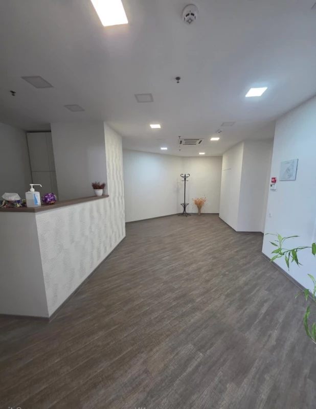 Комерційна нерухомість – 450 м², Київ — 8/12