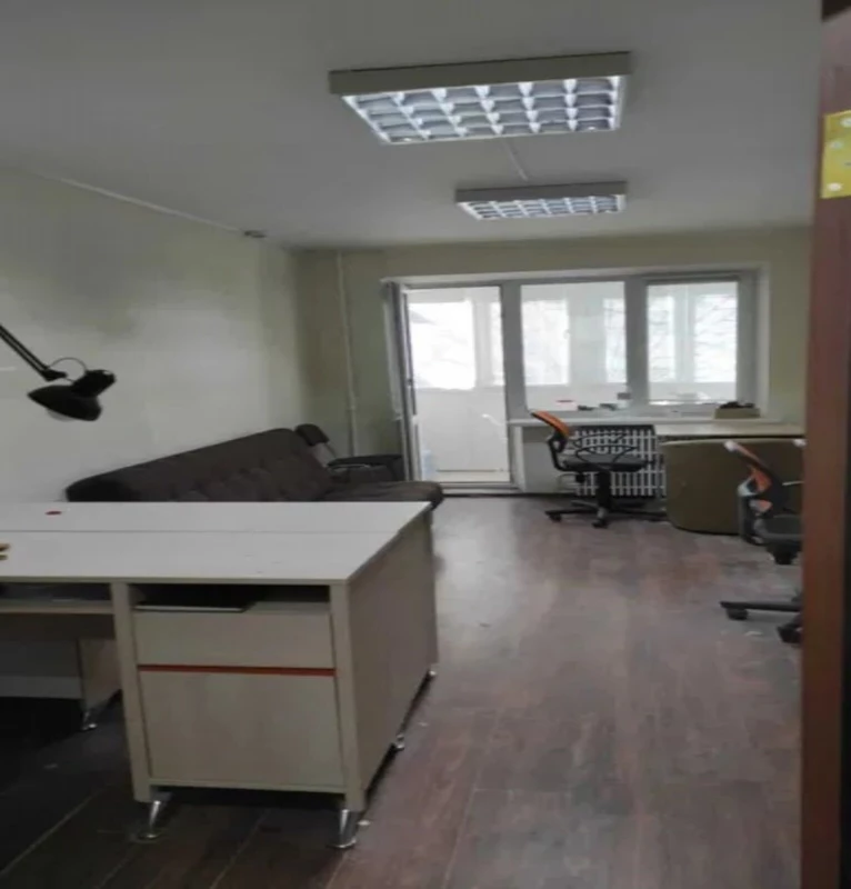 Комерційна нерухомість – 104 м²