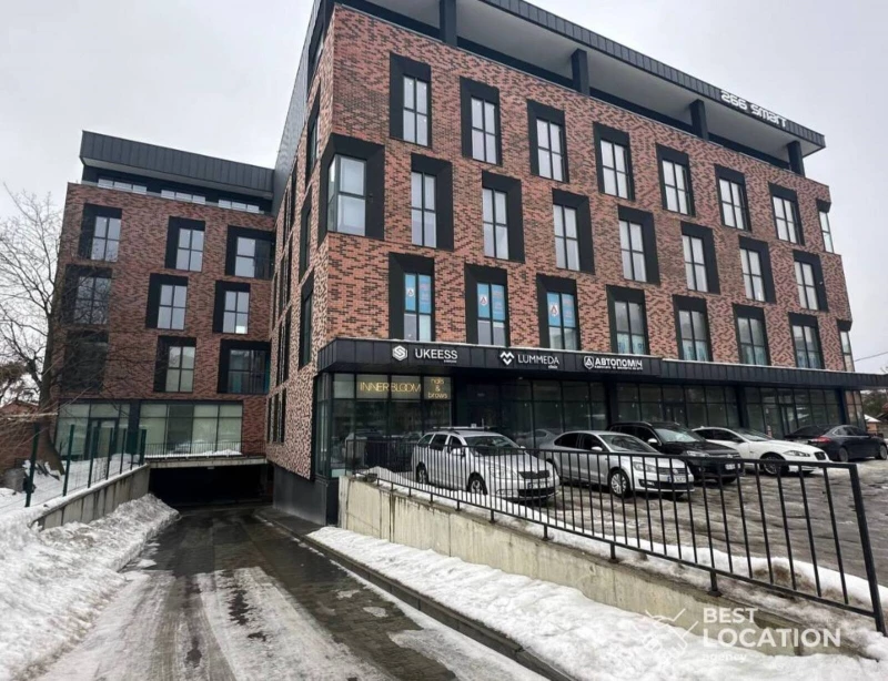Комерційна нерухомість – 820 м²