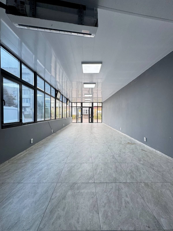 Комерційна нерухомість – 50 м², Черняхов — 5/7