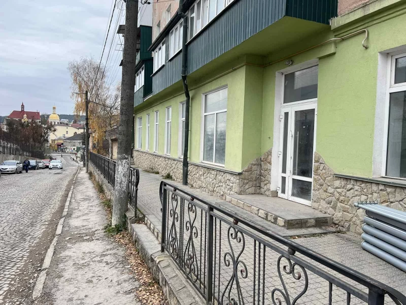 Комерційна нерухомість – 135 м², Бережаны — 3/11