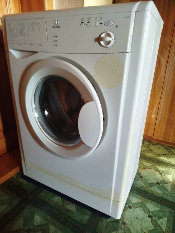 Отдам бесплатно стир. маш. Indesit