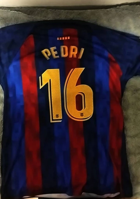 Продам футболку барселона педрі 16