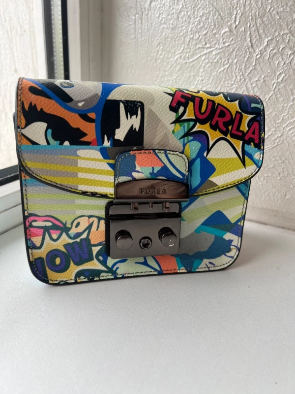 Яскравий акцент у твій образ — Furla Metropolis Pop-Art Edition 💥Культова модель Furla Metropolis у рідкісному та зухвалому дизайні поп-арт / графіті Ця крихітка здатна перетворити навіть найпрості, Дніпро — 2/4