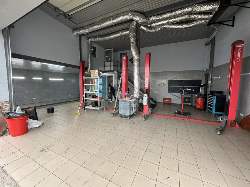 Комерційна нерухомість – 220 м²
