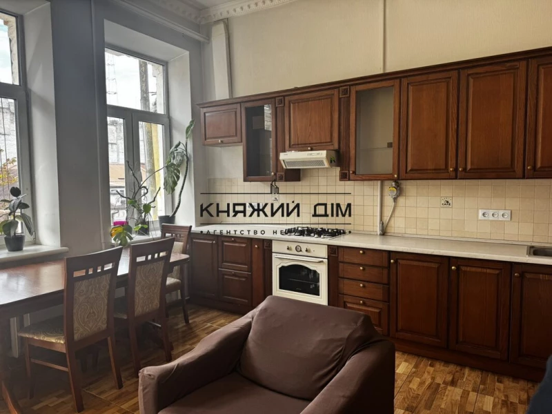 Квартира 3-кімн. оренда Київ, Подільський р-н – 40 м²