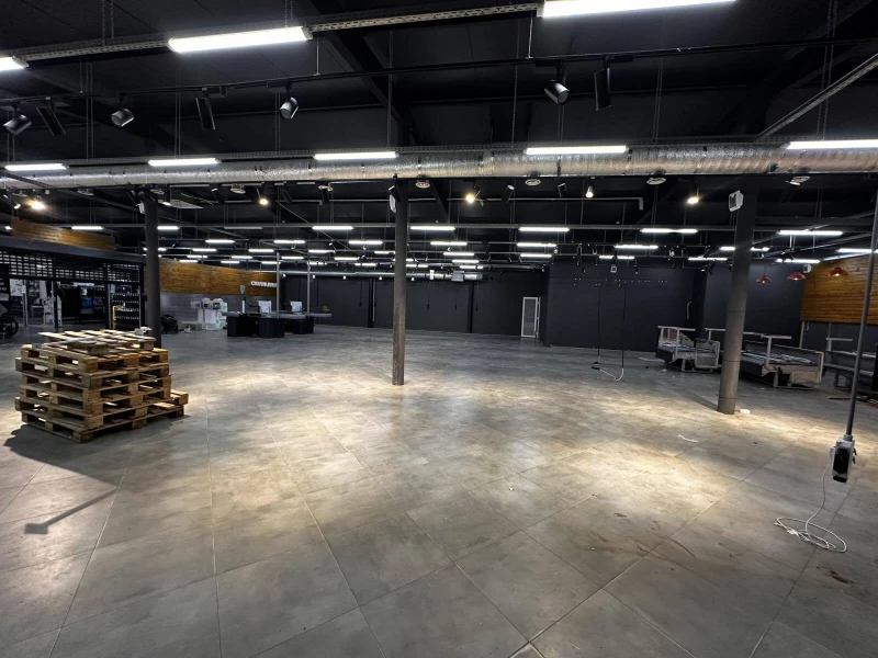 Комерційна нерухомість – 585 м²