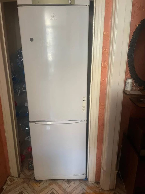 Продаю холодильник indesit б/у
