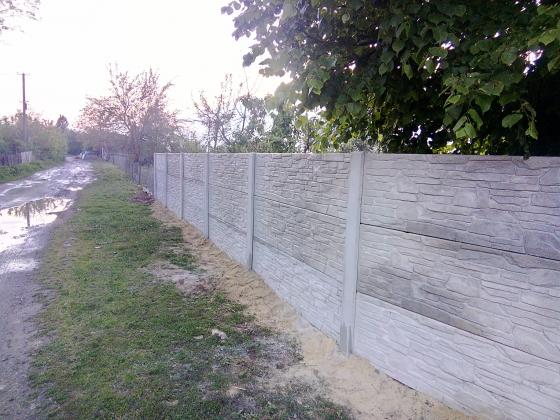 Бетонный забор Бетонний паркан
