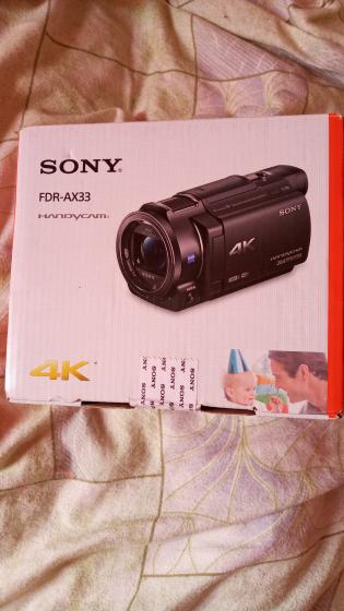 Відеокамера Sony FDR-AX33