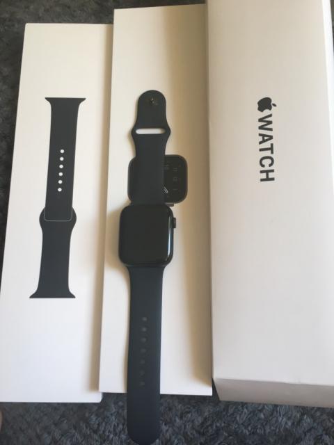 Продам Apple Watch  SE 44 mm Space Gray